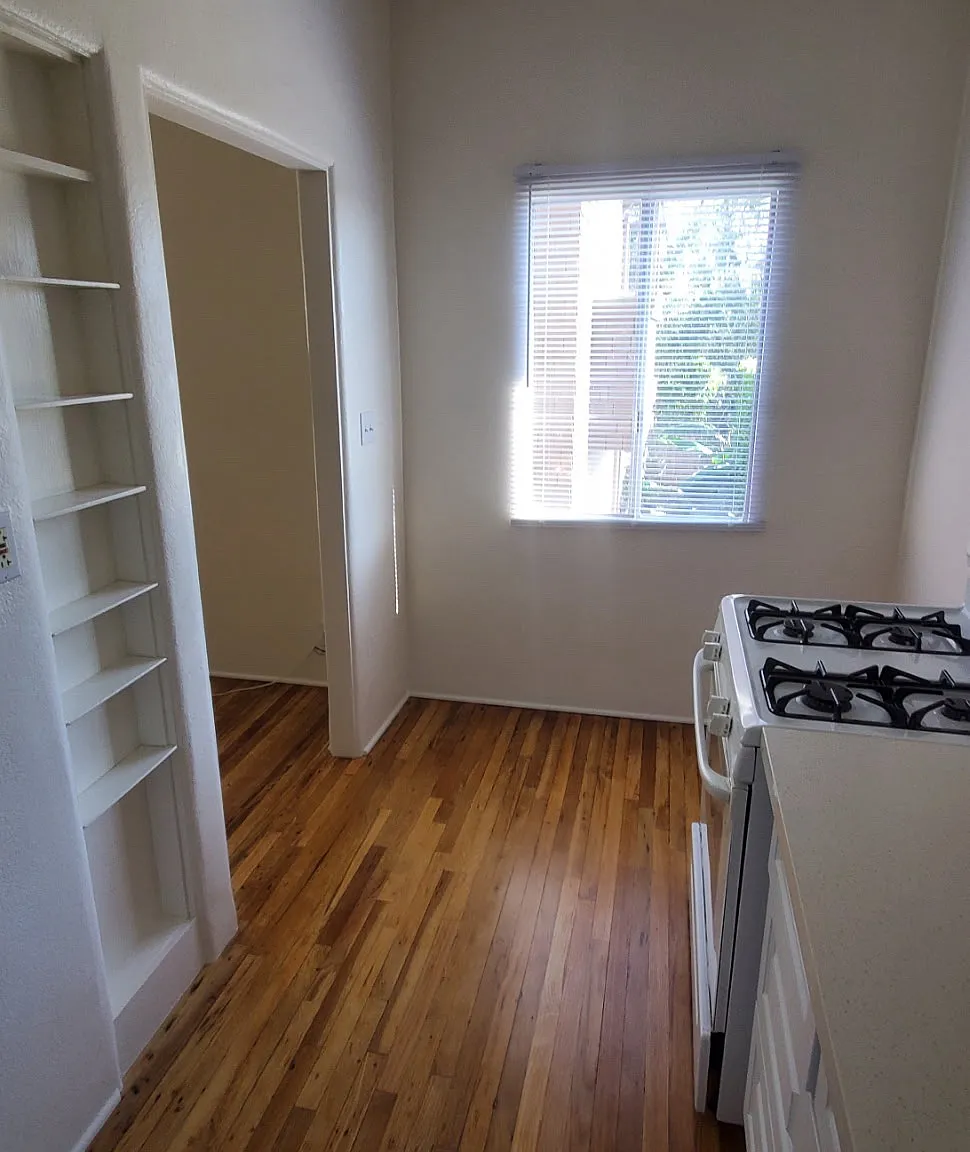 Studio, 400 sqft, $1,875 — Photo 4