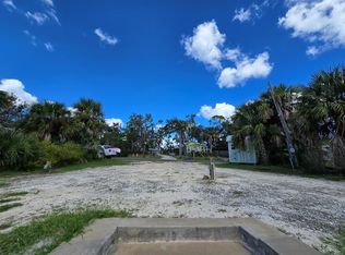 914 SE Riverside Dr, Steinhatchee, FL 32359