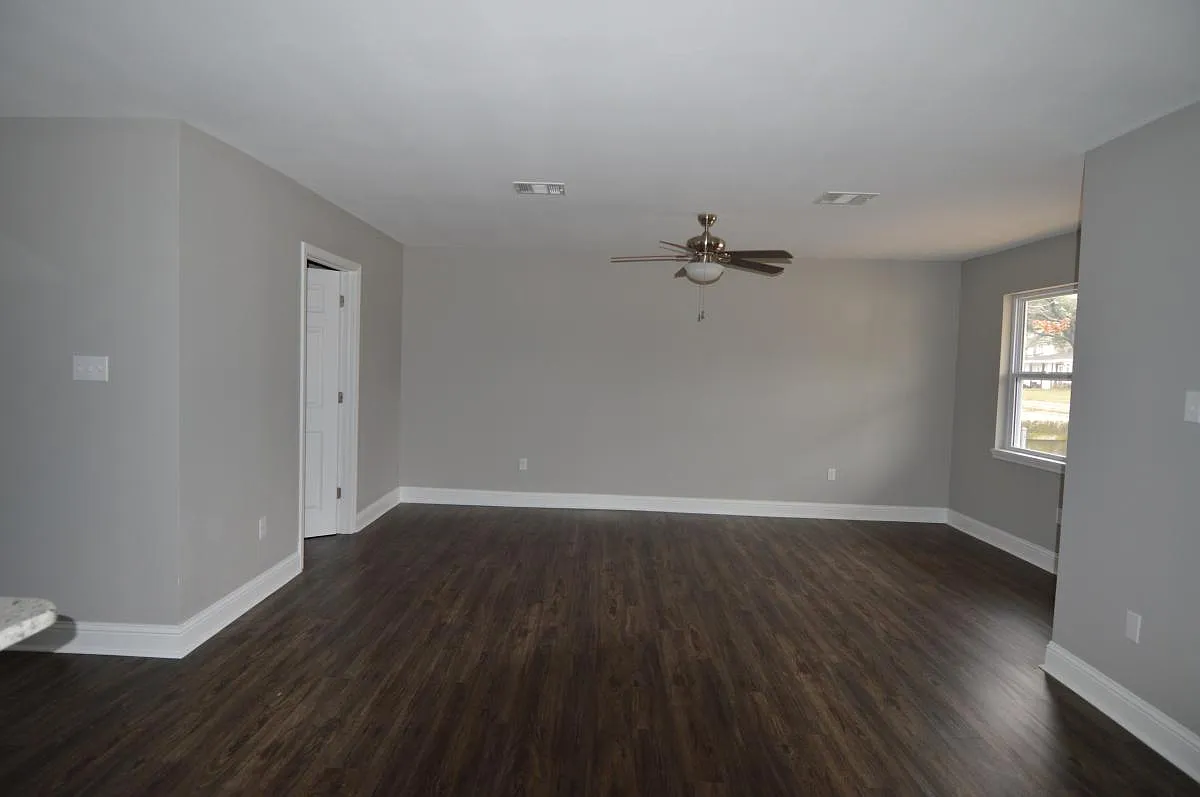 1104 Violet Avenue — Photo 4