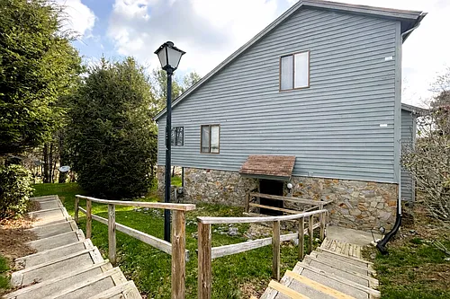134 Village Dr Photo 1