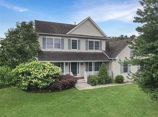 2723 Colonial Dr, New Windsor, NY 12553