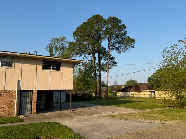5 bed, 2966 sqft, $2,500 — Photo 2