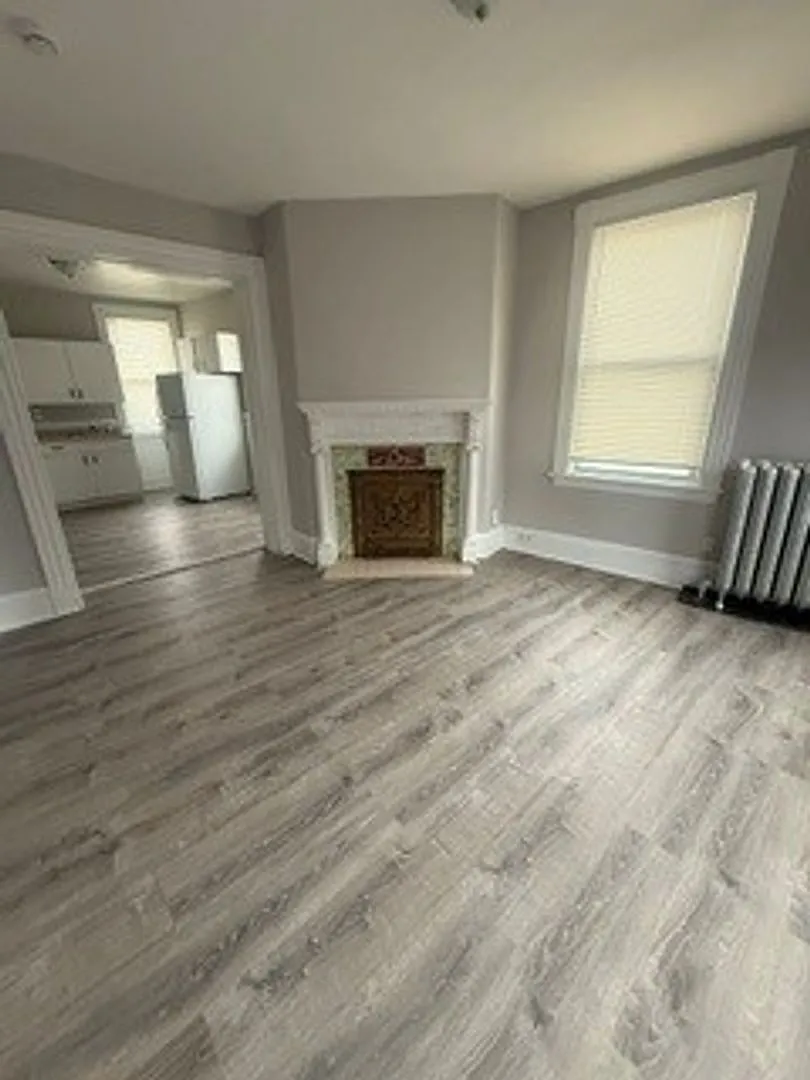 Spacious 1bedroom unit with large living room — Photo 1