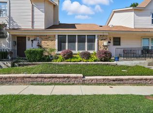 2029 Clubview Dr, Carrollton, TX 75006