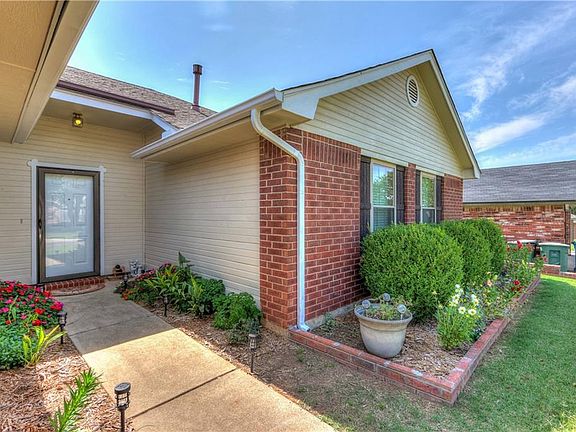 2nd image of 1920 Dena Dr