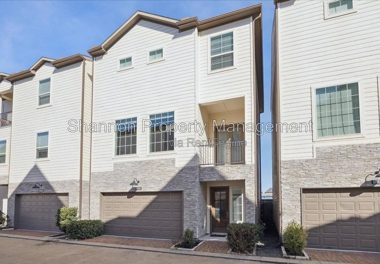 3 bed, 3.5 bath, 2627 sqft, $2,950 — Photo 1