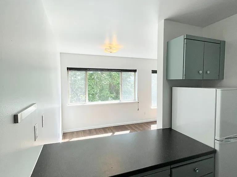 Bayview Apartments — Photo 63