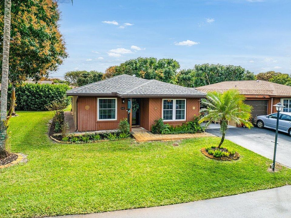1st image of 542 SE 28th Circle