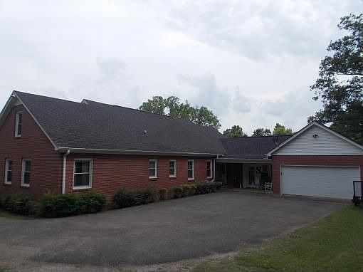 2nd image of Poplar Ave E