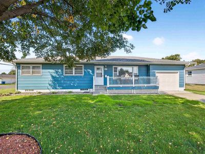702 N Juniata St, Blue Grass, IA, 52726