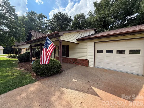 242 Eastwood Village Dr, Bostic, NC 28018
