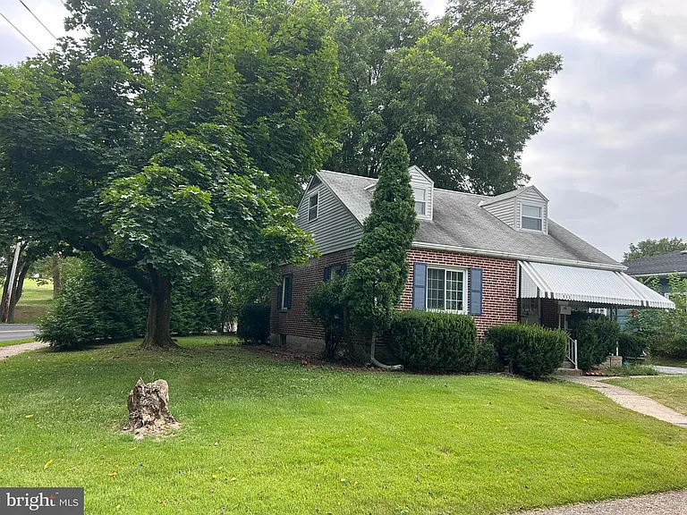 955 Terrace Ln — Photo 17