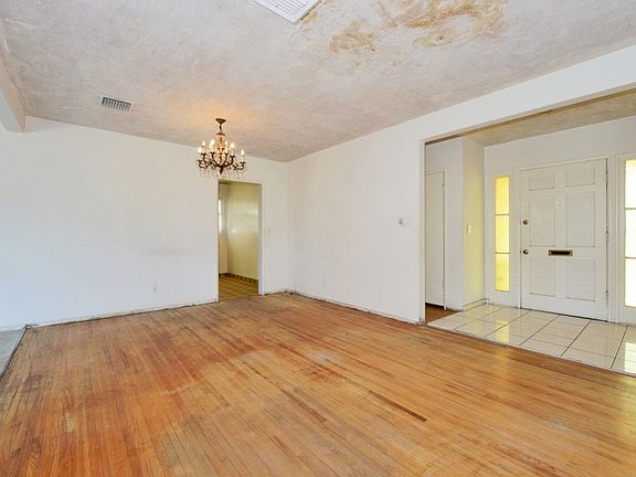 3rd image of 7719 Whitsett Ave