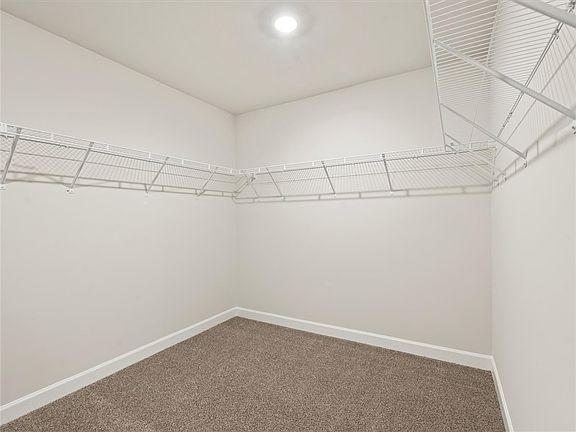 3rd image of 8 Swan Grove Trl