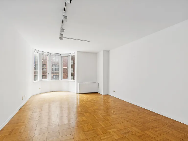 145 E 48th St #9D — Photo 1
