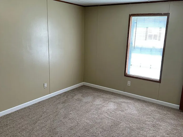 2501 S Broadway Ave — Photo 9