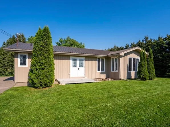 118 Maple Ave, Charlottetown, PE C1A 6G5