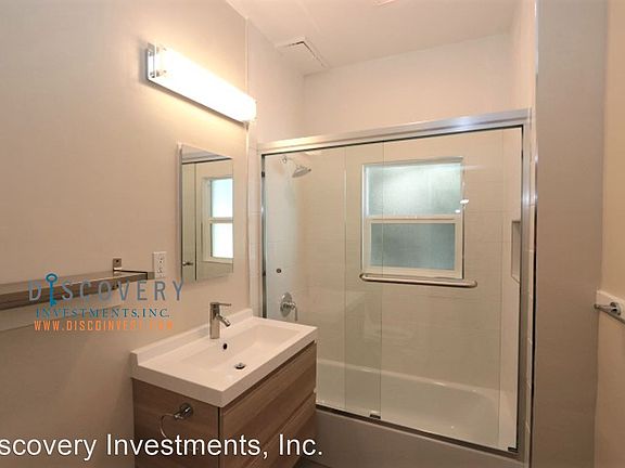 3rd image of 451 Wayne Ave APT 2