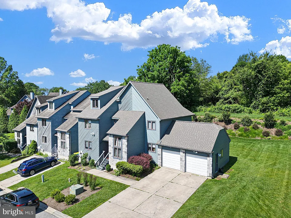 109 Foxfire Dr