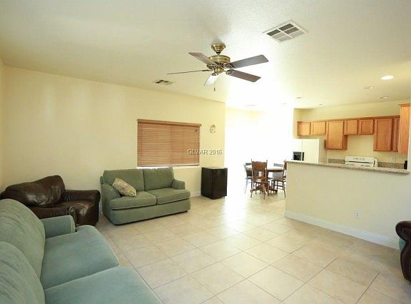 4th image of 713 Sterling Spur Ave