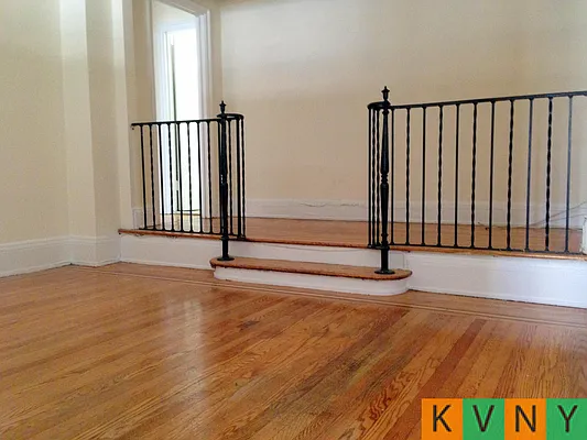 Rented by KVNY Soho | media 12