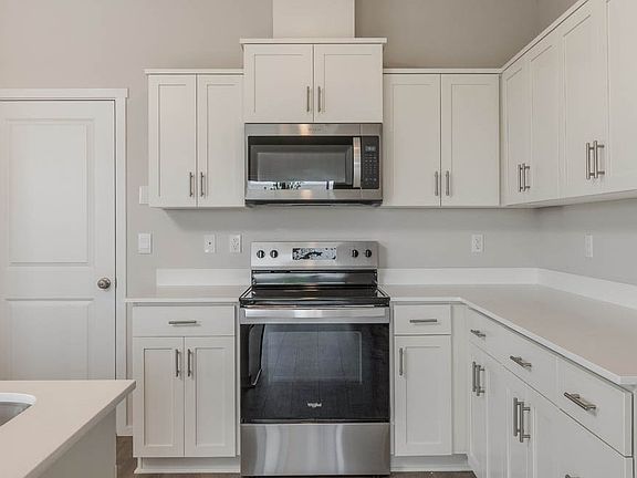 5th image of 3703 SW 36th St