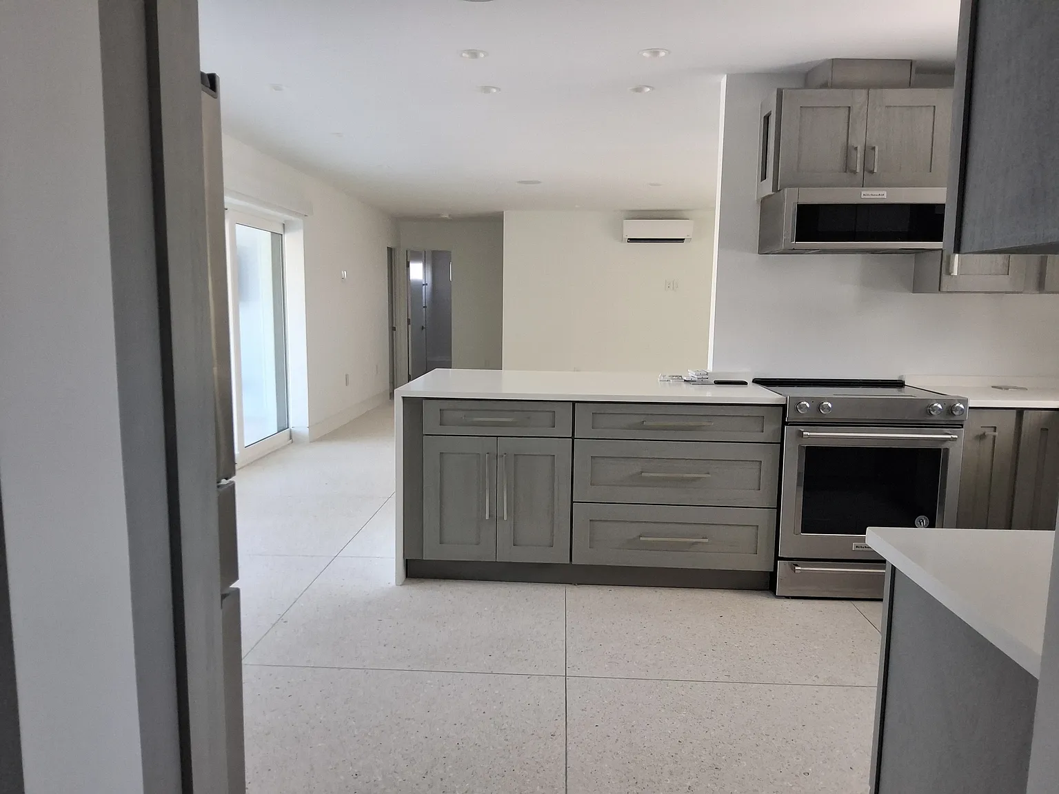 3 bed, 1904 sqft, $4,000 — Photo 3