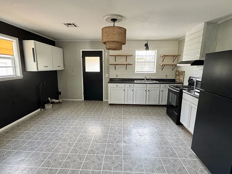 410 S 7th St — Photo 5