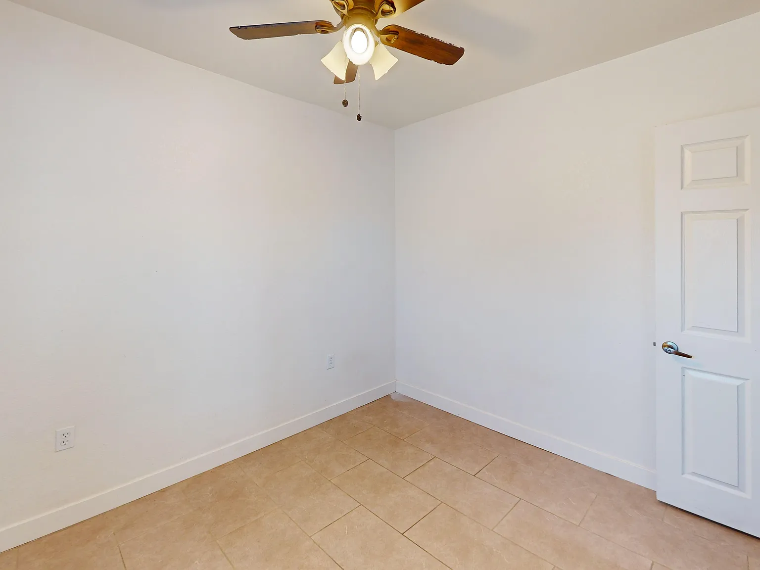 5 bed, 1500 sqft, $675 — Photo 2