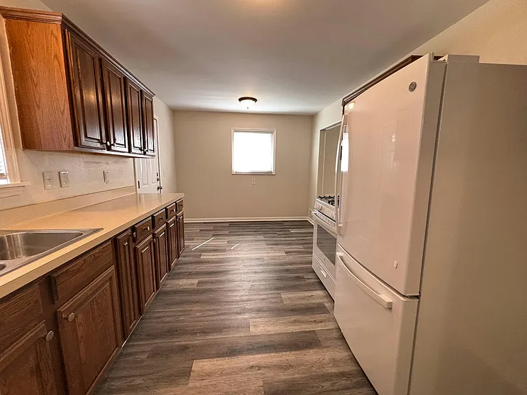 21840 Weller Ave — Photo 5