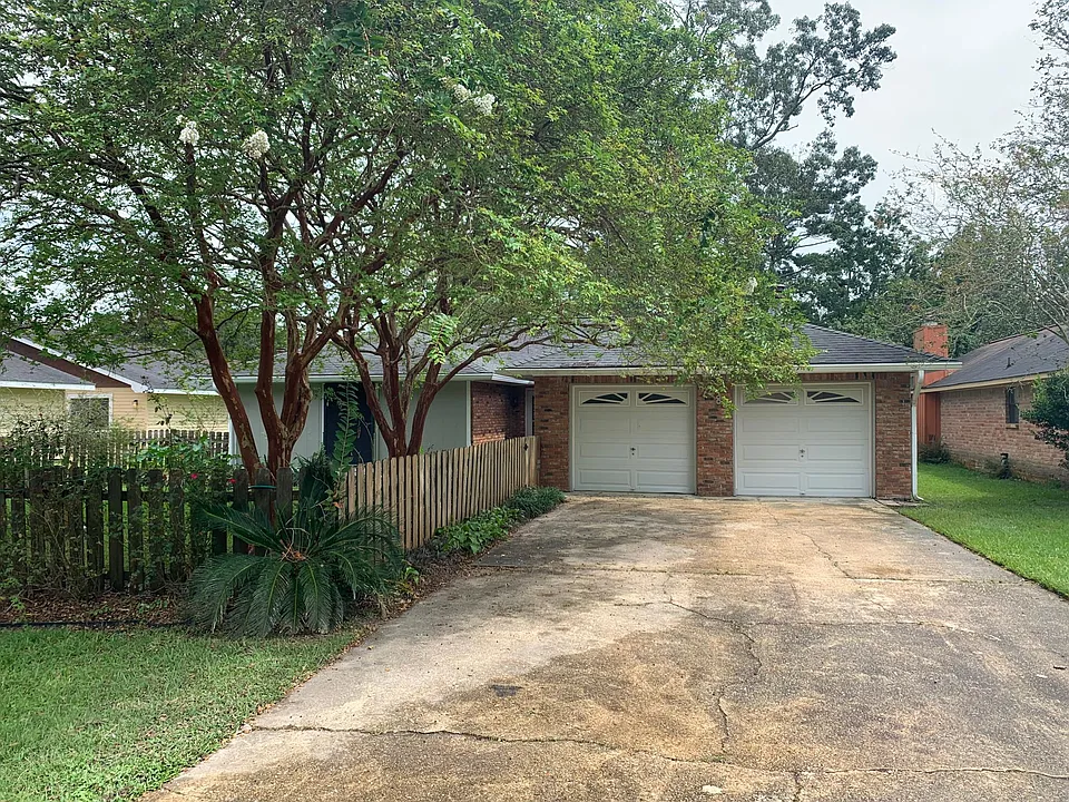7483 Pennhill Dr