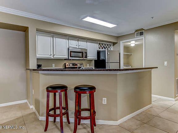 4th image of 300 Boardwalk Dr APT 123