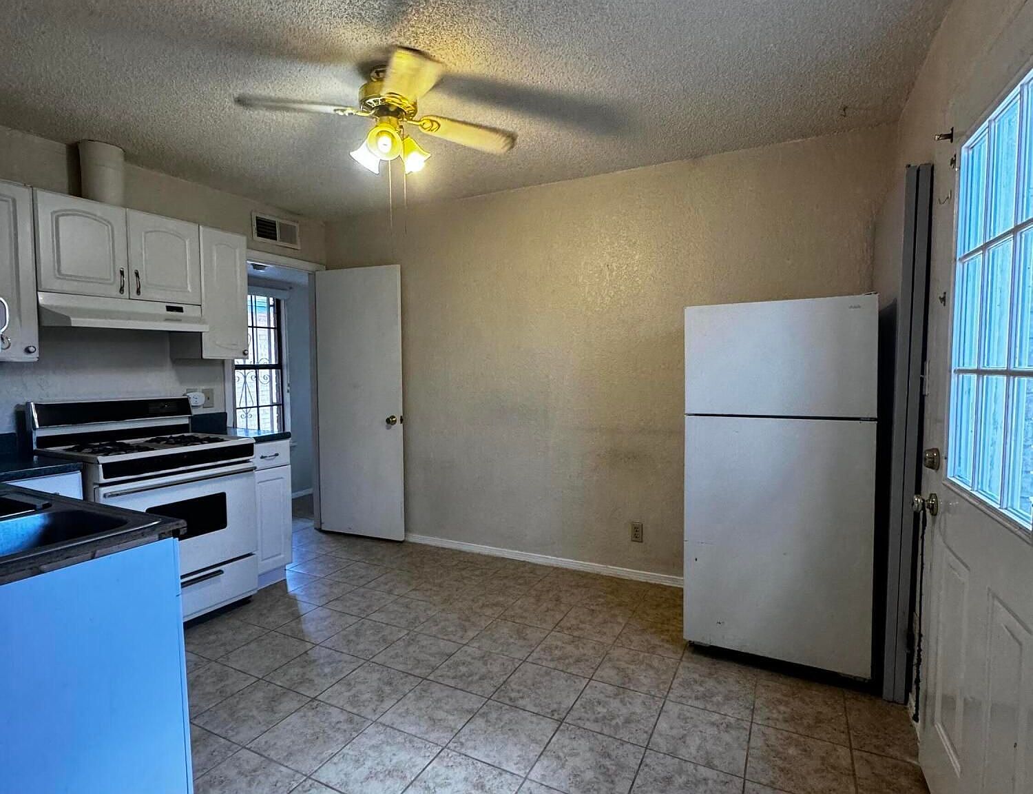 386 McCune Rd #B, El Paso, TX 79915 | Zillow