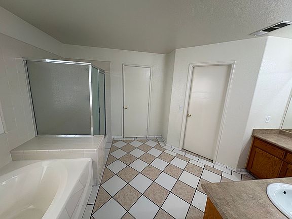5th image of 722 W James Ct