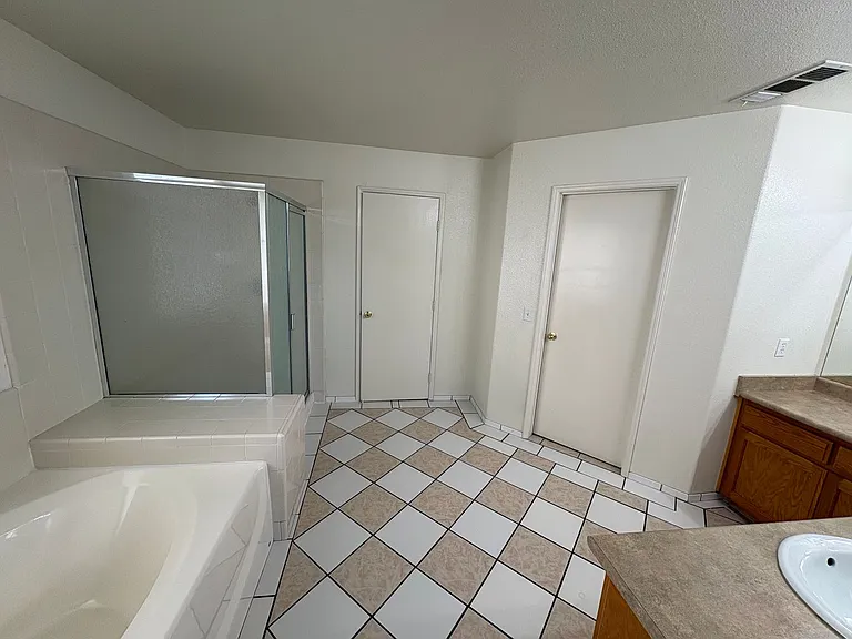 722 W James Ct — Photo 5