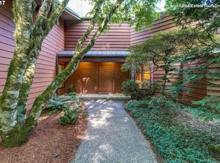 31020 SW Peach Cove Rd, West Linn, OR 97068