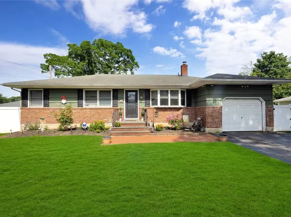 124 Atlantic Avenue, East Islip, NY 11730