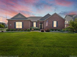 26559 Derby Ct, South Lyon, MI