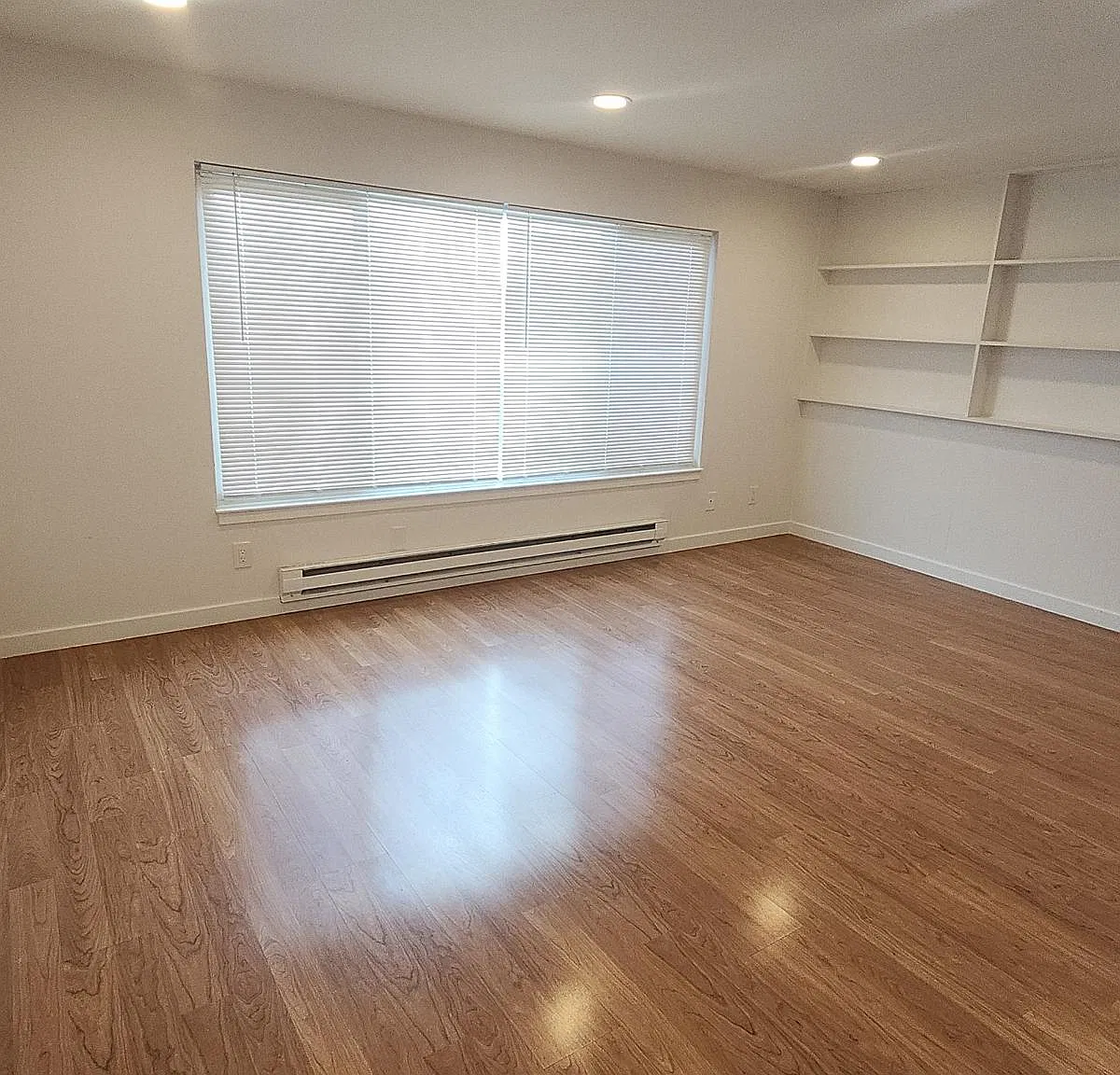 3 bed, 1500 sqft, $3,690 — Photo 2