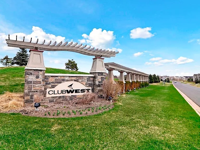 Rent includes all the amenities the Club West HOA offers.
