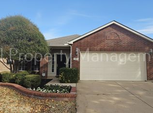 1204 Riverside Rd, Roanoke, TX 76262