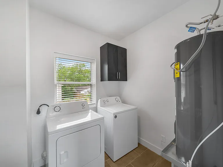 211 Lynn Dr — Photo 49