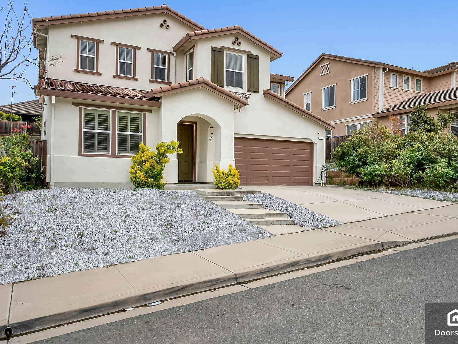 5 bed, 3.0 bath, 2810 sqft, $4,100 — Photo 1