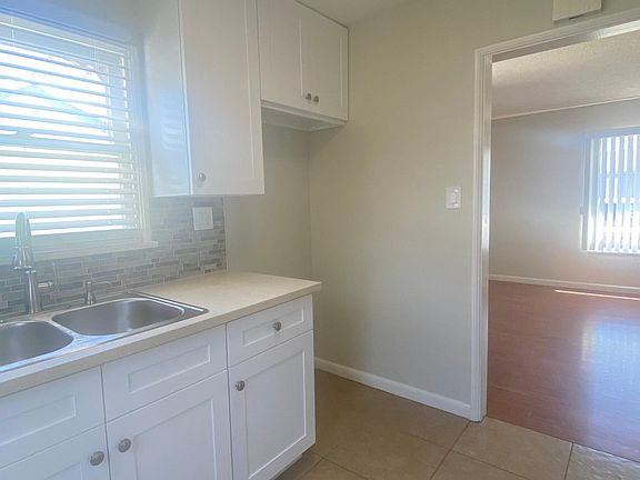 Kitchen with fridge alcove (accommodates a fridge of 30-inch width by 70-inch height)