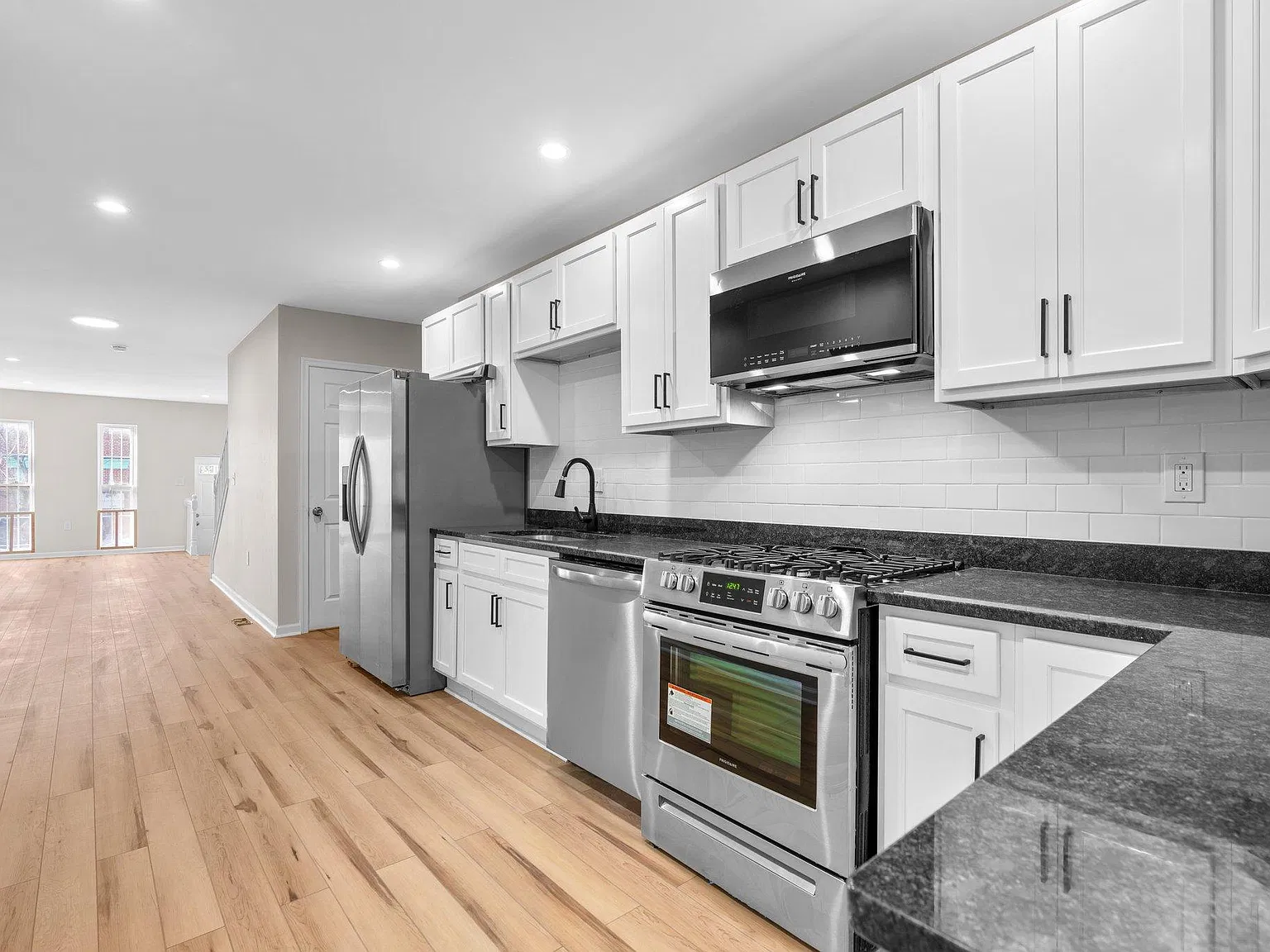3 bed, 1500 sqft, $3,200 — Photo 3