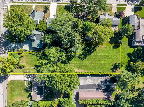 22423 Detroit Rd, Rocky River, OH 44116