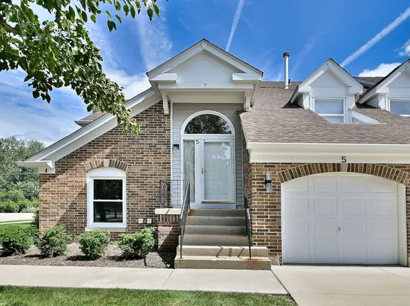 5 Willow Pkwy #5, Buffalo Grove, IL 60089