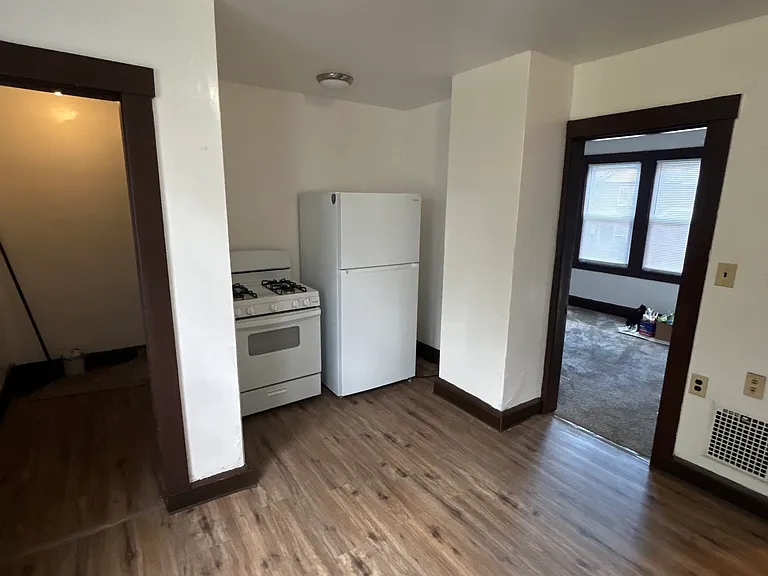 521 Maple St — Photo 6