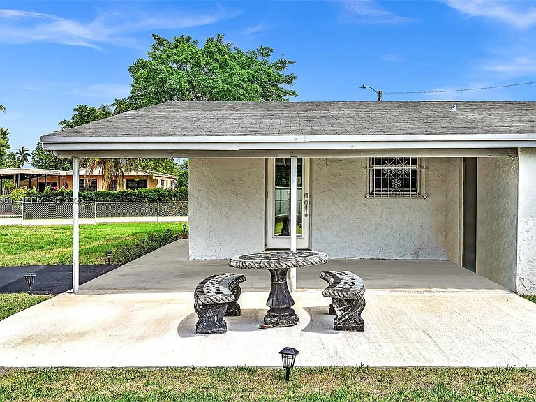 20622 NW 23rd Ct — Photo 3