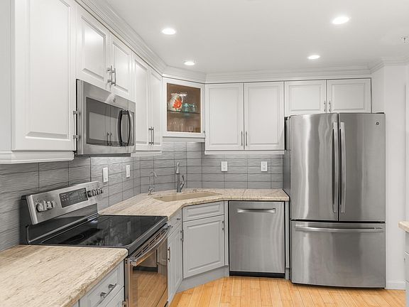 4th image of 3200 NE 36th Street #601